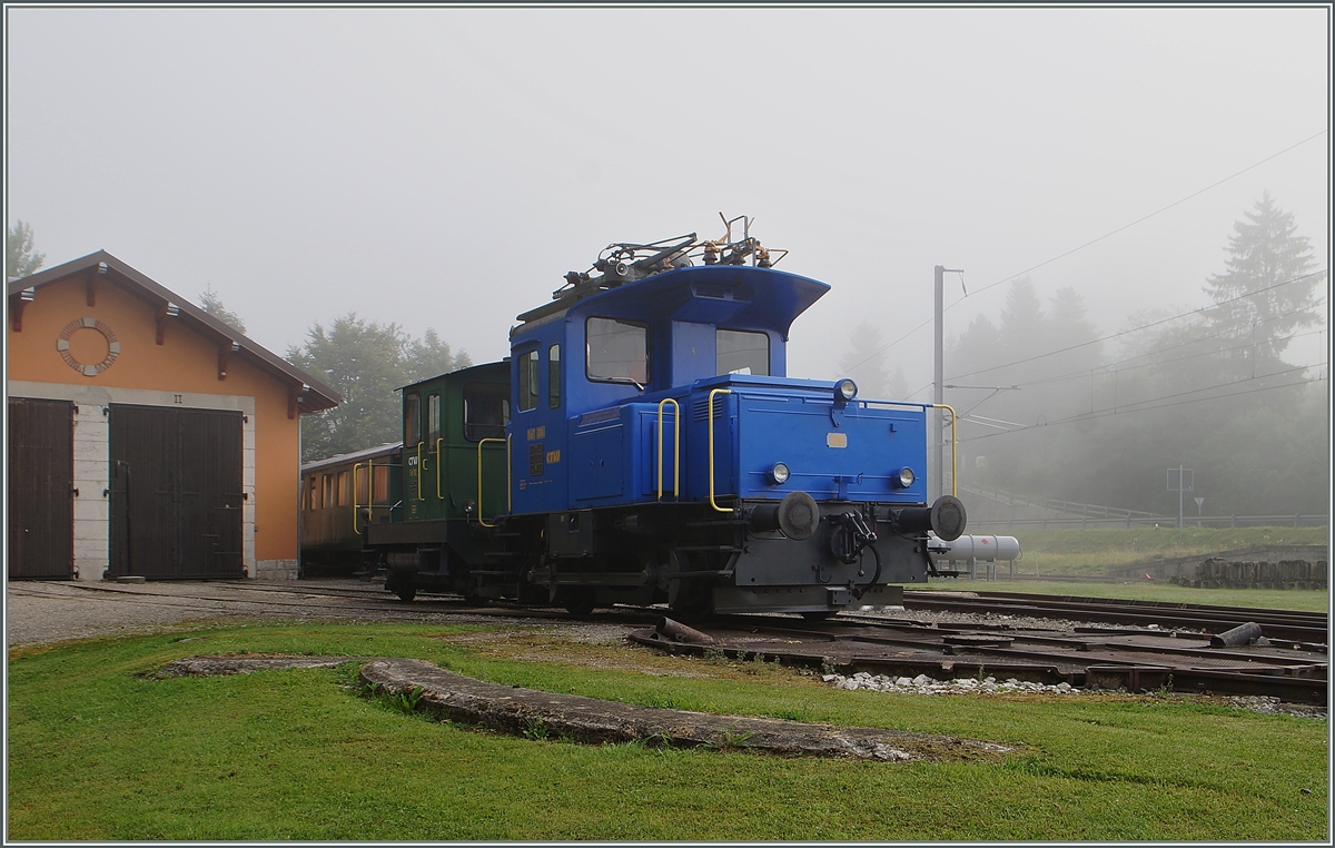 Die CTVJ Tem II 288 und die  Spitzmaus Tm 102 stehen in Le Pont.

5. Sept. 2014