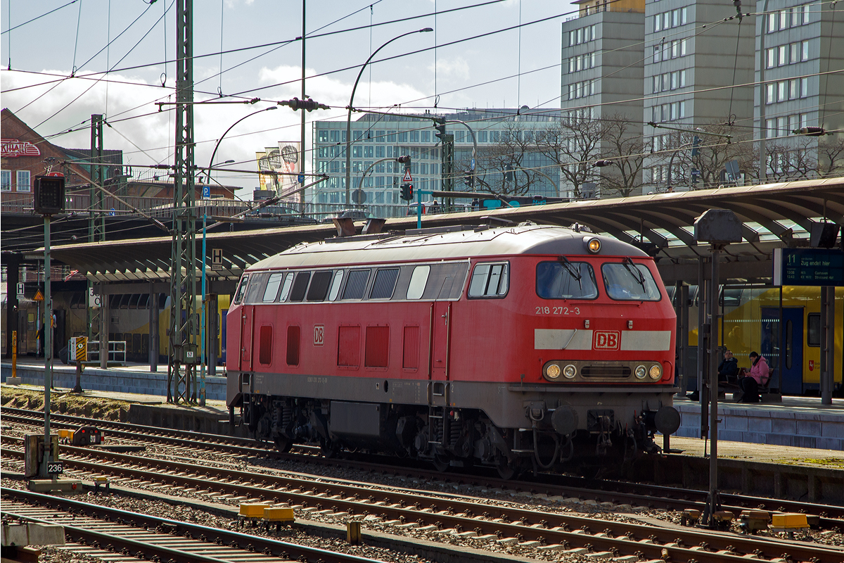
Die DB 218 272-3 (92 80 1218 272-3 D-DB) fhrt am 19.03.2019 durch den Hbf Hamburg. Die Lok wurde 1973 von Henschel & Sohn in Kassel unter der Fbrknummer 31749 gebaut.