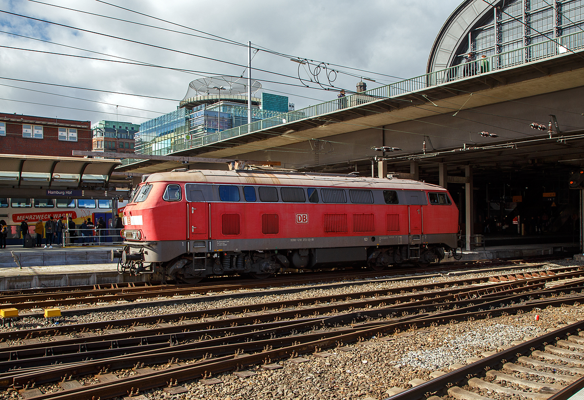 Die DB 218 272-3 (92 80 1218 272-3 D-DB) fährt am 19.03.2019 durch den Hbf Hamburg. 

Die Lok wurde 1973 von Henschel & Sohn in Kassel unter der Fabriknummer 31749 gebaut.