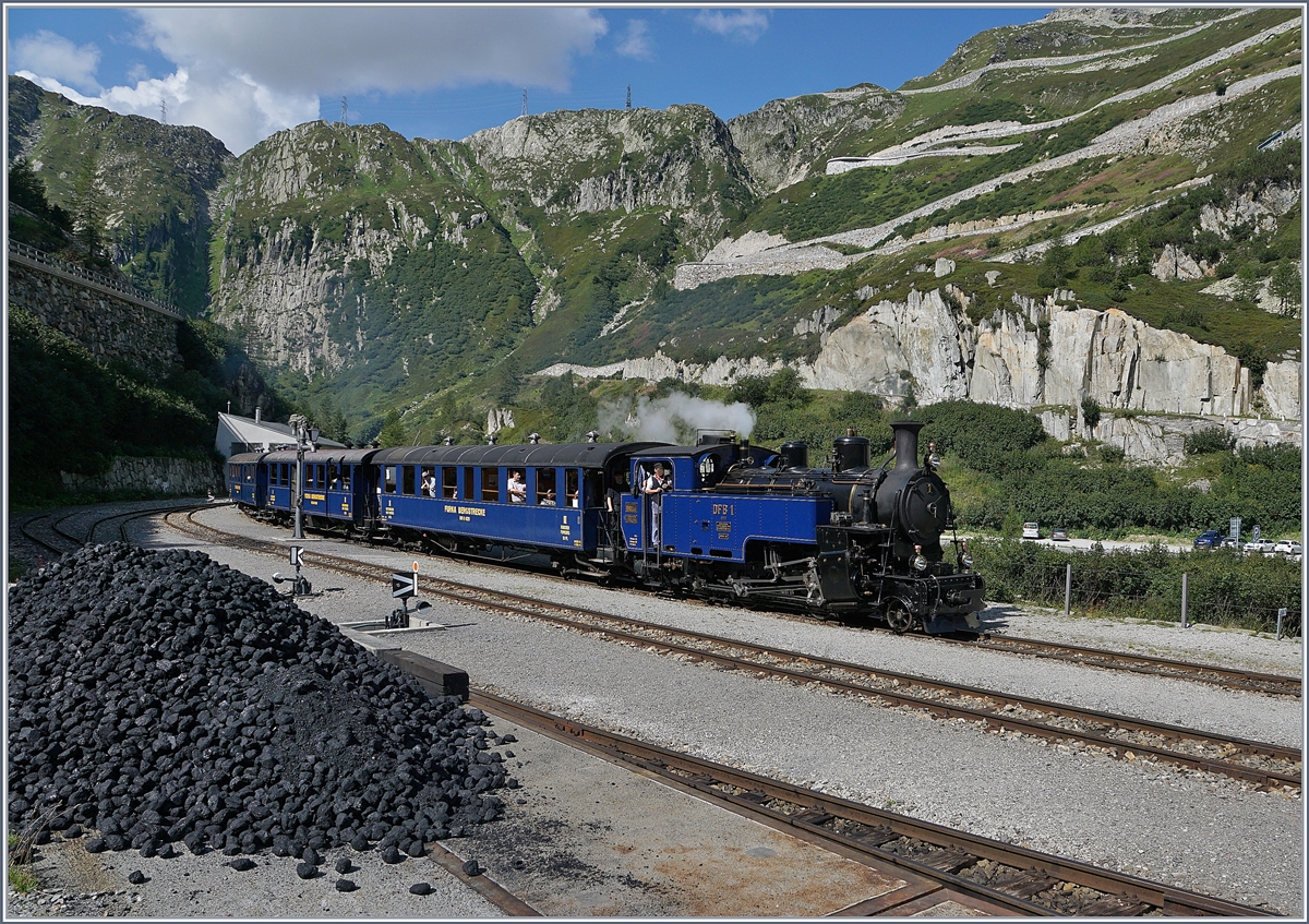 Die DFB HG 3/4 N° 1 erreicht mit ihrem Personenzug 134 den Bahnhof von Gletsch. 

31. August 2019