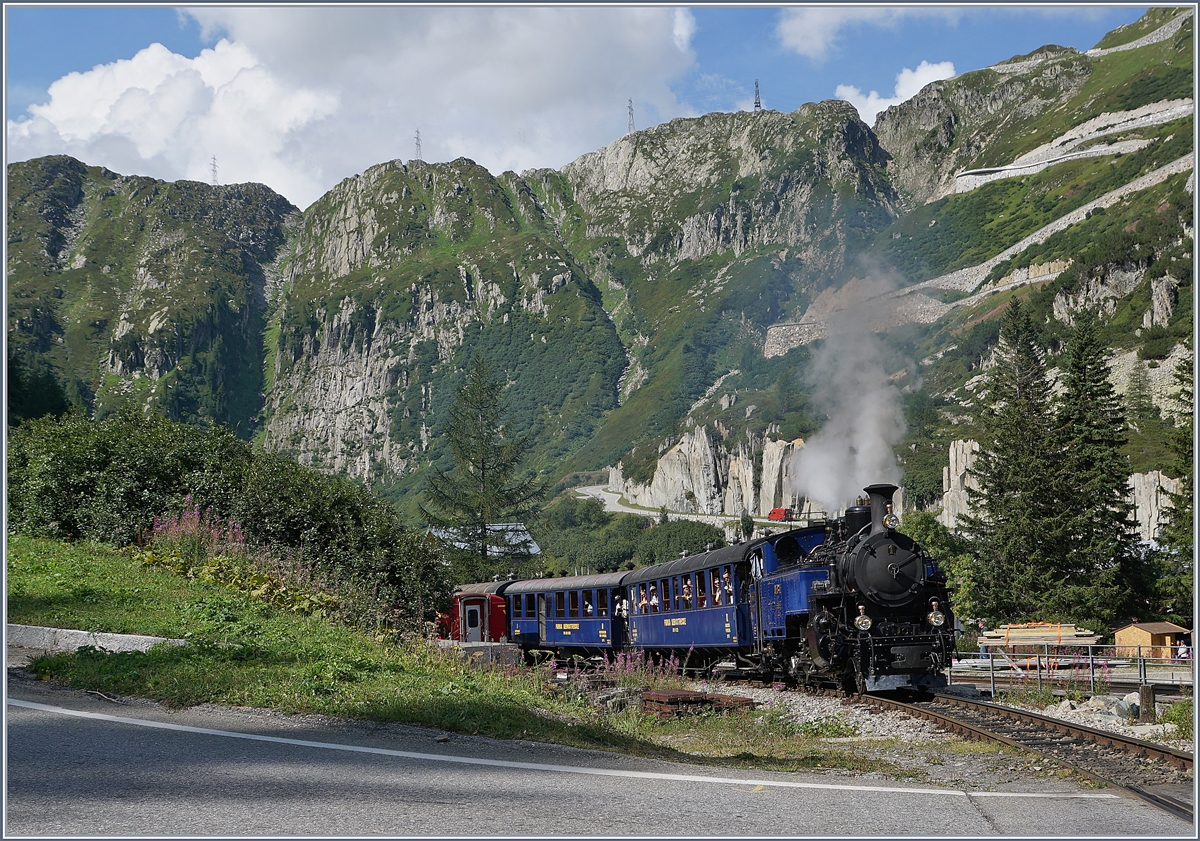 Die DFB HG 3/4 N° 1 verlässt mit ihrem Dampfzug 134 den Bahnhof von Gletsch.

31. August 2019