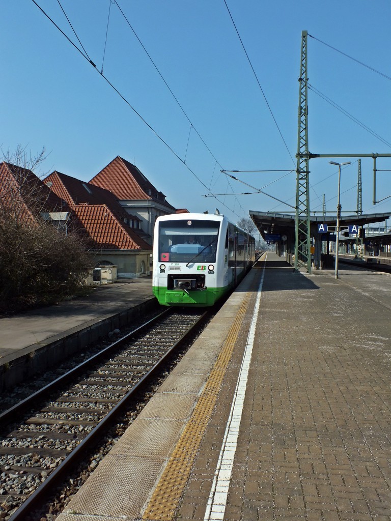 Die EB VT 318 und 327 verlassen am 13.3.14 als Regionalbahn nach Jena-G�schwitz Weimar.