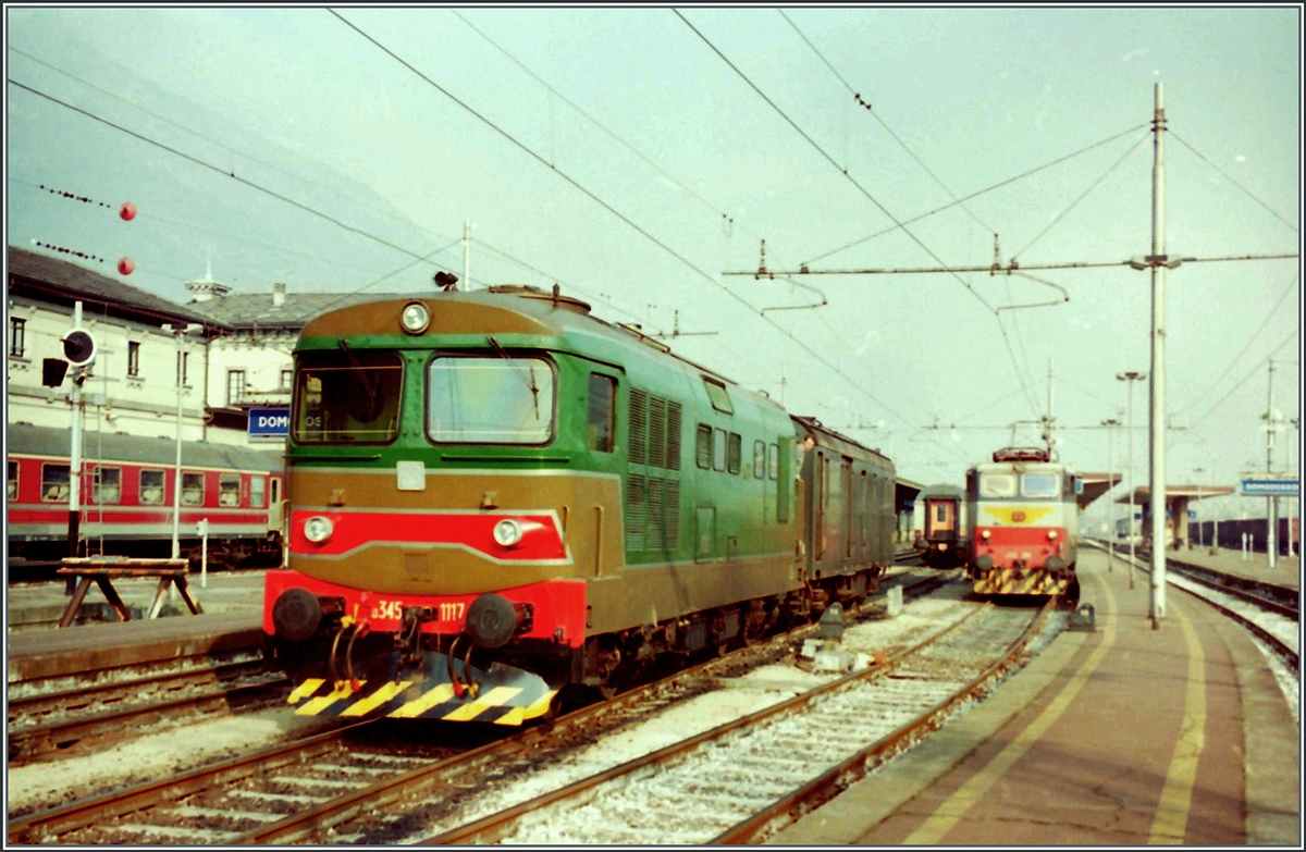 Die FS D 345 1117 rangiert in Domodossola ihren Heizwagen an den Zug nach Novara.

Analogbild vom März 1997