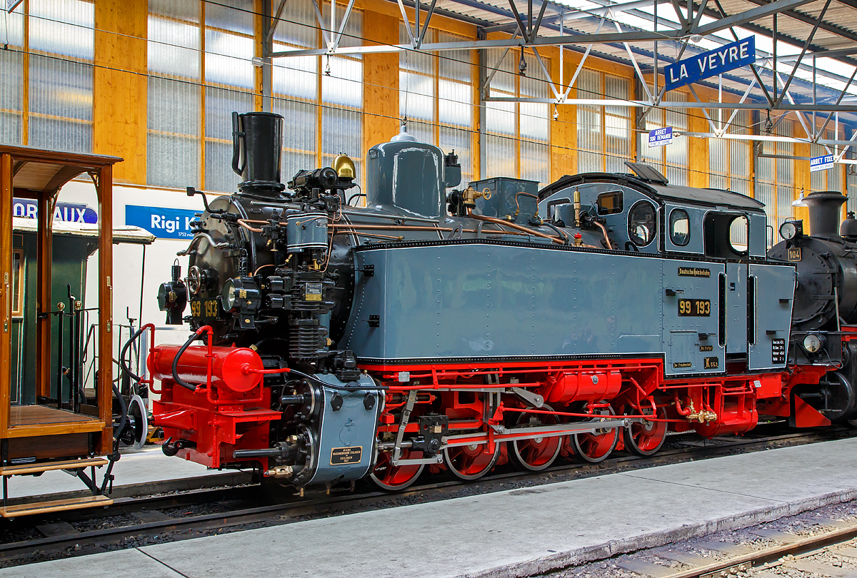 Die G 5/5 99 193 (ex DR 99 193, ex DB 99 193) der Museumsbahn Blonay–Chamby am 19.05.2018 im Depot in Chaulin.

Die Baureihe 99.19 bezeichnet eine fünfachsige meterspurige Lokomotivbaureihe (Gattung K 55.9) der Deutschen Reichsbahn. Die Konstruktion basierte im Wesentlichen auf der Baureihe 99.64–65/67–71 (Sächsische VI K) für 750 mm Schmalspur. Gebaut wurden die vier Lokomotiven, von der Maschinenfabrik Esslingen,  für die Schmalspurbahn Nagold–Altensteig.

Anfang der 1920er Jahre erhielt die Reichsbahndirektion Stuttgart fünf fabrikneue Lokomotiven der Baureihe 99.67–71, ein fast unveränderter Nachbau der Baureihe 99.64–65 (sächsische Gattung VI K), mit 750 mm Spurweite für die Bottwartalbahn. Da sich die Fahrzeuge gut bewährten, ließ man für die Schmalspurbahn Nagold–Altensteig 1927 von der Maschinenfabrik Esslingen vier Lokomotiven mit den Fabriknummern 4181 bis 4184 bauen, die weitgehend der Baureihe 99.64–65/67–71 glichen. Sie erhielten die Betriebsnummern 99 191 bis 194 und kosteten zusammen rund 275.000 Reichsmark. Im April 1927 wurde das erste Fahrzeug von der Deutschen Reichsbahn in Dienst gestellt.

1944 mussten zwei Maschinen abgegeben werden. Die 99 191 wurde Ende Mai 1944 zur Reichsbahndirektion Erfurt umstationiert, wo sie auf der Schmalspurbahn Eisfeld–Schönbrunn eingesetzt wurde. Die 99 194 gelangte im Kriegseinsatz höchstwahrscheinlich auf den Balkan.

Die 99 192 und 99 193 waren bei Kriegsende schadhaft abgestellt und wurden bis Ende 1945/Anfang 1946 wieder aufgearbeitet. Fortan übernahmen sie alleine den Zugdienst auf der Schmalspurbahn Nagold – Altensteig. Da Ende 1949 ein Teil des Personenverkehrs auf den Bus überging, wurde fortan täglich nur noch eine Maschine gebraucht.

Ab Sommer 1956 waren beide Loks nur noch als Reserve vorhanden, nachdem von der Walhallabahn Regensburg – Wörth die Diesellok V 29 952 nach Altensteig umgesetzt worden war. Die 99 192 wurde am 15. Mai 1959 ausgemustert und diente ab jetzt als Ersatzteilspender. Die 99 193 erhielt aufgrund des gestiegenen Straßenverkehrs auf der rechten Lokseite weiß-rote Warntafeln, da die Strecke mehrere Kilometer direkt neben der Straße verlief. Am 30. November 1967 wurde die 99 193 ausgemustert, eine Aufstellung als Denkmal in Altensteig scheiterte. Seit 1969 befindet sie sich bei der Museumsbahn Blonay–Chamby in der Schweiz.

Rahmen und Fahrwerk
Der genietete Blechinnenrahmen war 18 mm stark, innerhalb der Rahmenwangen befand sich ein Rahmenwasserkasten mit circa 0,66 m³ Fassungsvermögen.

Für die engen Bogenradien waren nach dem Gölsdorfprinzip der erste und fünfte Radsatz um 30 mm sowie der dritte um 20 mm seitenverschiebbar. Zusätzlich hatte die dritte Achse um zehn Millimeter geschwächte Spurkränze. Für eine bessere Führung waren die erste und letzte Achse mit Rückstellvorrichtungen ausgestattet.

Neben der obligatorischen Wurfhebelbremse als Handbremse stand die Westinghouse-Bremse zur Verfügung. Der dafür notwendige Luftbehälter wurde quer auf der vorderen Pufferbohle eingeordnet. Die 99 193 erhielt für ihren Museumsbahneinsatz zudem eine Saugluftbremse. Als Kupplung diente eine einfache Trichterkupplung mit Federung. Die 99 193 erhielt für den Betrieb bei der Museumsbahn Blonay–Chamby Mittelpuffer mit darunterliegender Schraubenkupplung nach französischen Normen.


TECHNISCHE DATEN:
Nummerierung: 	99 191–194
Anzahl:  4
Hersteller: 	Maschinenfabrik Esslingen
Baujahre: 	1927
Bauart: 	E h2t
Gattung: 	K 55.9
Spurweite: 	1.000 mm (Meterspur)
Länge über Puffer:  8.436 mm
Höhe:  3.550 mm
Breite: 2.450 mm
Achsabstand: 4 x 930 mm = 3.720 mm
Leergewicht: 	33,6 t
Dienstgewicht: 	43,5 t
Radsatzfahrmasse: 	8,7 t
Höchstgeschwindigkeit:  30 km/h
Anfahrzugkraft: 	76,15 kN
Treibraddurchmesser: 	800 mm
Zylinderanzahl: 	2
Zylinderdurchmesser: 	430 mm
Kolbenhub:  400 mm
Kessellänge:  3.235 mm
Kesselüberdruck: 14 bar
Anzahl der Heizrohre: 	79
Anzahl der Rauchrohre:  18
Wasservorrat: 	4,66 m³
Brennstoffvorrat:  2 t Kohle

