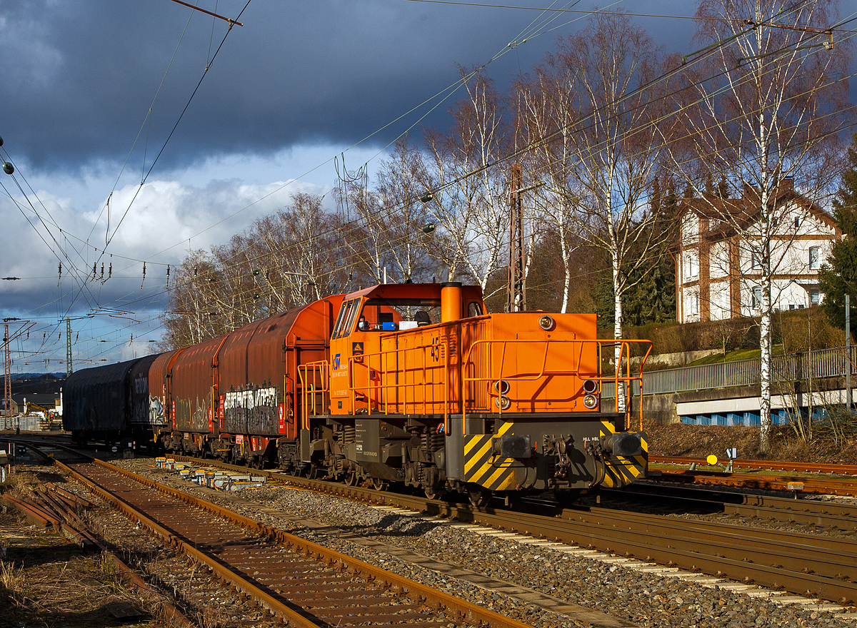 Die KSW 45 (98 80 0276 016-9 D-KSW) eine MaK G 1204 BB der Kreisbahn Siegen-Wittgenstein erreicht am 04.02.2021 mit einem Coilzug den Rbf Kreuztal.