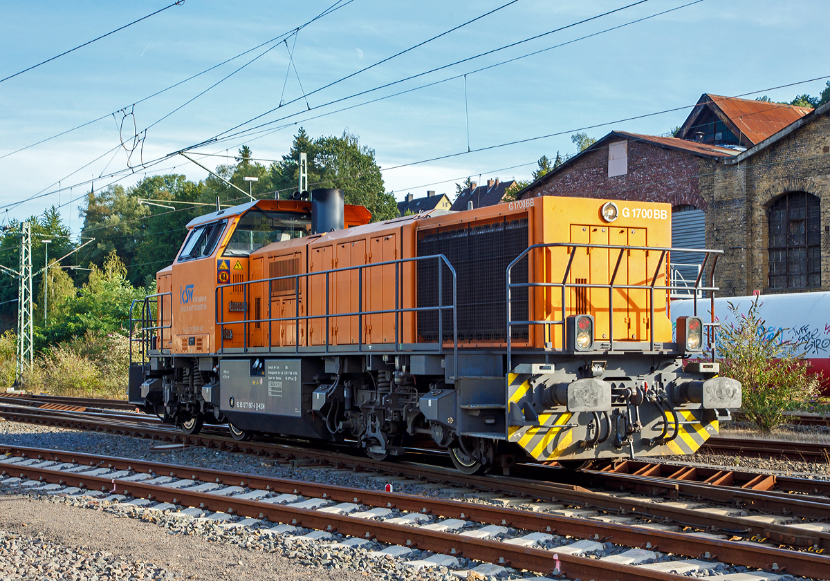 
Die KSW 46 (92 80 1277 807-4 D-KSW) der Kreisbahn Siegen-Wittgenstein, eine Vossloh G 1700-2 BB, am 06.09.2019 beim Rangieren in Betzdorf/Sieg.