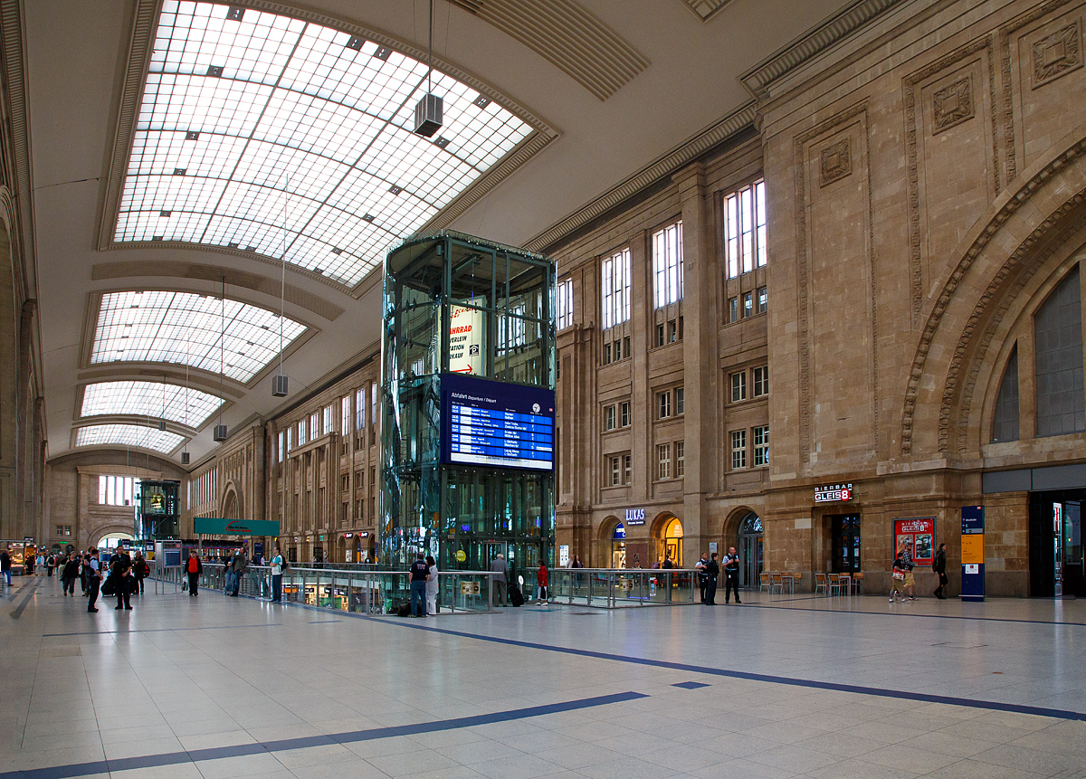 
Die mächtige Empfangshalle vom Hauptbahnhof Leipzig am 21.05.2016.