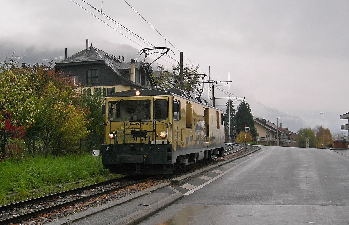 Die MOB GDe 4/4 6003 bei der Einfahrt in Blonay (aus Richtung Chamby). 

8. Nov. 2017