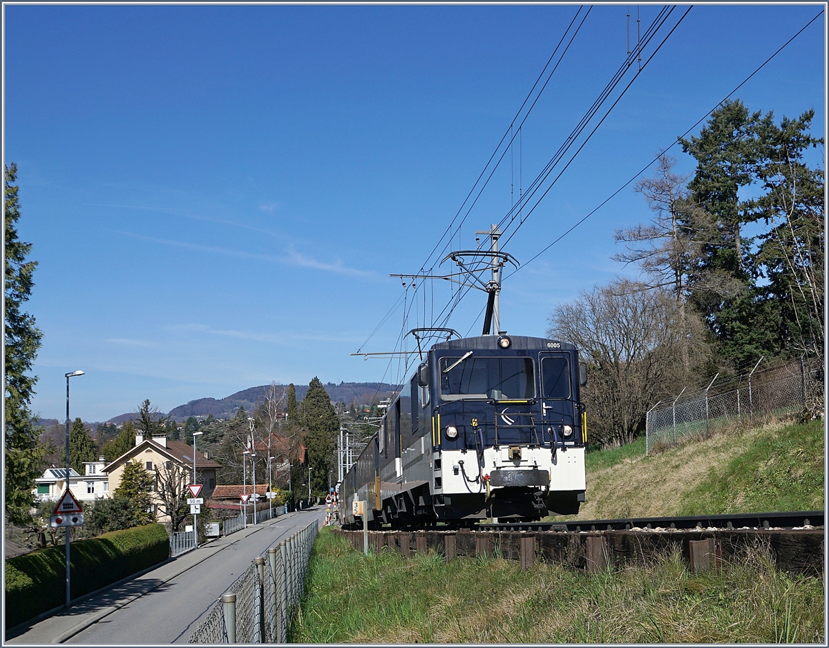 Die MOB GDe 4/4 6005 ist mit ihrem Panoramic Express nach Zweisimmen kurz nach Fontanivent unterwegs. 

15. März 2020