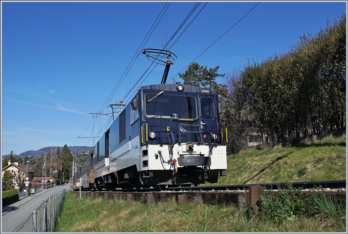 Die MOB GDe 4/4 6005 ist mit ihrem Panoramic Express 2122 von Montreux nach Zweisimmen kurz nach Fontanivent unterwegs. 

15. März 2020