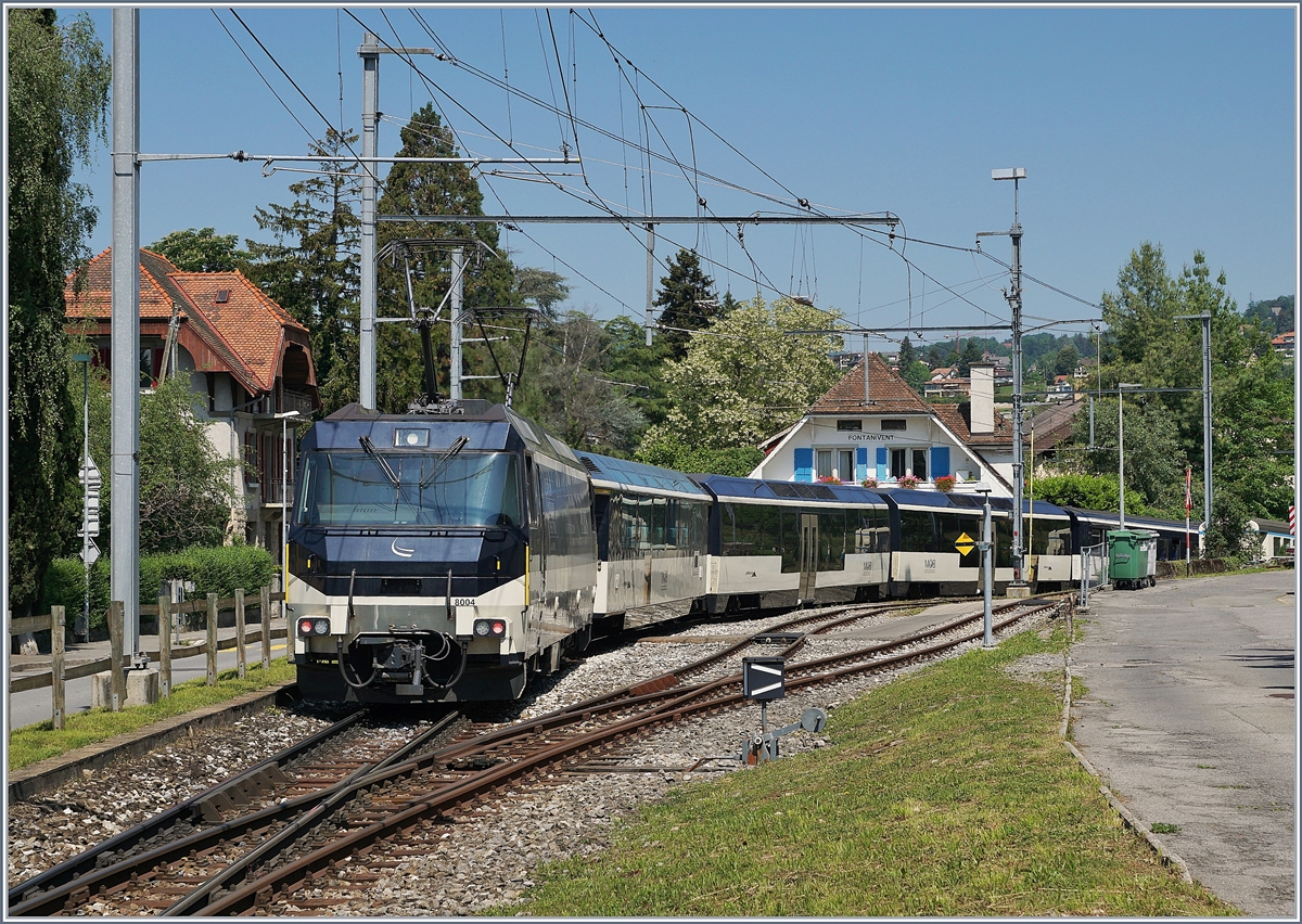 Die MOB Ge 4/4 8004 ist bei Fontanivent mit dem PE 2115 MOB Golden Pass Panoramic nach Montreux unterwegs. 

18. Mai 2020