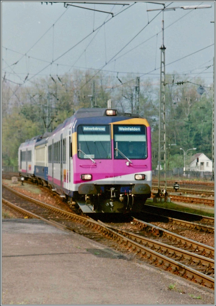 Die MThB konte fr ihre   Seehasen  anfnglich auch auf BLS Wagen zurckgreifen wie dieses Analog-Bild aus Singen ansatzweise zeigt.  
29. April 1995