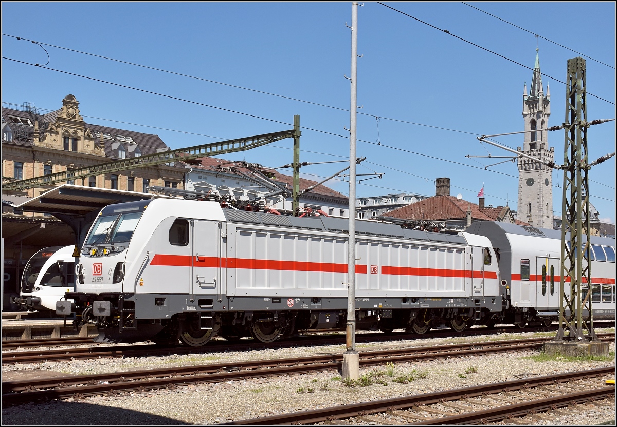 Die neue, leider neigetechniklose Gäubahn wagt sich erstmals auf die Strecke. Hier im  Bahnhof Konstanz. Leider etwas blöd geparkt... Juli 2018.