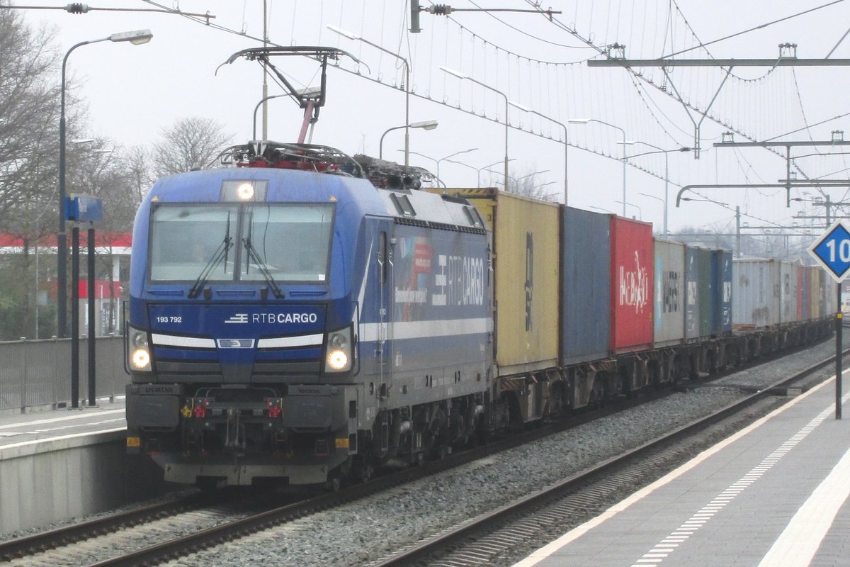 Die Neue von RTB Cargo: 193 792 durchfahrt am 24 März 2019 Blerick.