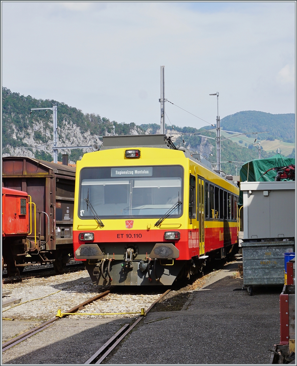 Die OeBB hat den Montafonerbahn ET 10.110 (und ET 10.109) erworben. Leider ist es nicht ganz einfach von dem zwischen verschiedenen Fahrzeugen und Gebäuden abgestellten gut zwanzig jährigen Stadler Triebwagen ein Bild zu bekommen. 

30. August 2022