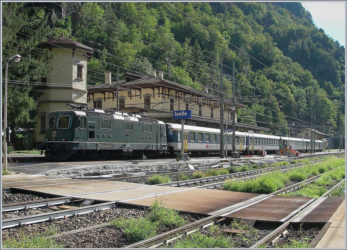 Die SBB Re 4/4 II 11161 kam mit ihrem IR 3217 nach Iselle di Trasquera, wo die Fahrt endet und der Zug als IR 3218 nach Brig zurückfahren wird, während die Reisenden mit Busen von und nach Domo reisen können. 

19. August 2020