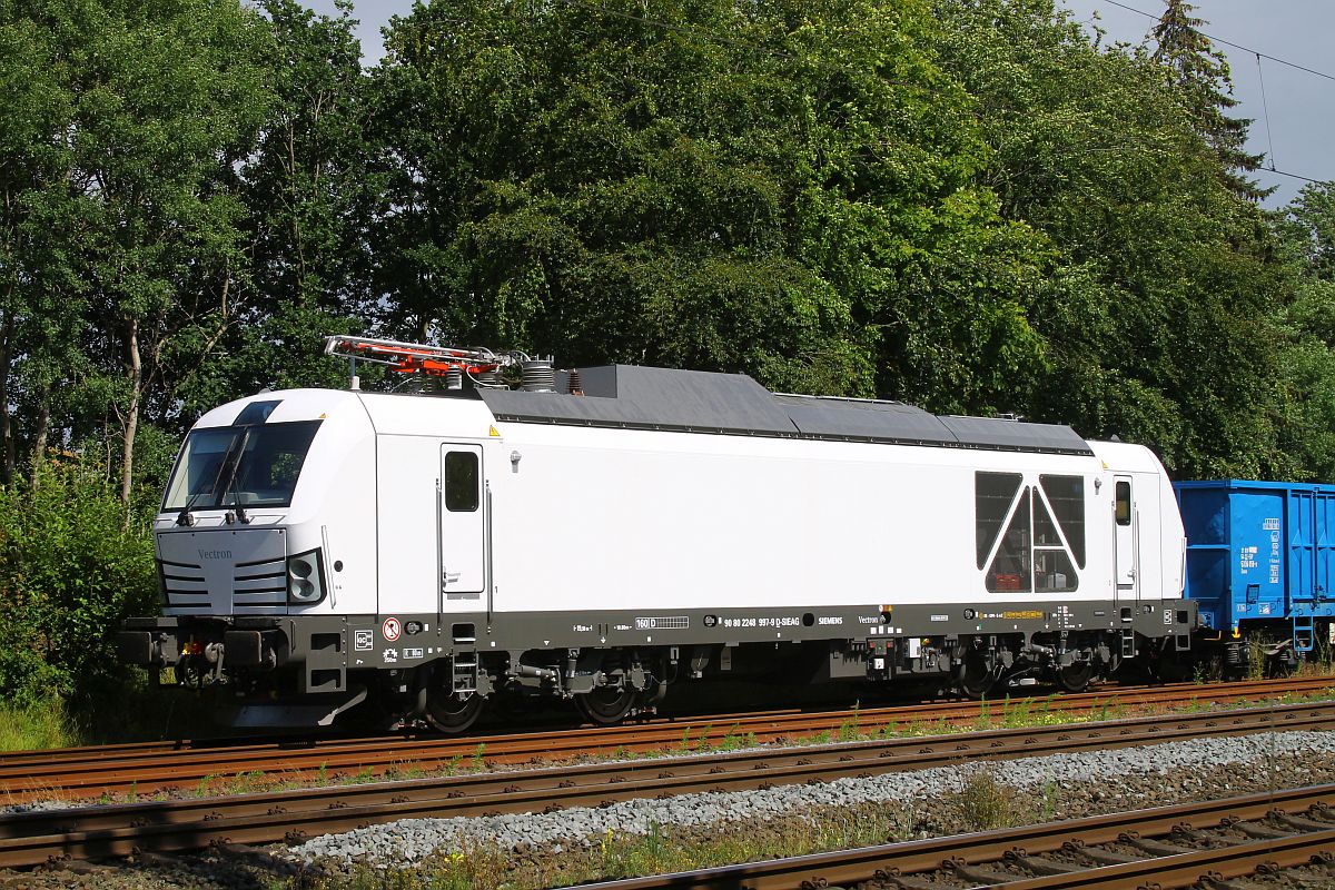 Die von der Sonne beschienene SIEAG/EGP 2248 997-9 in voller Größe, Jübek 14.07.2022 