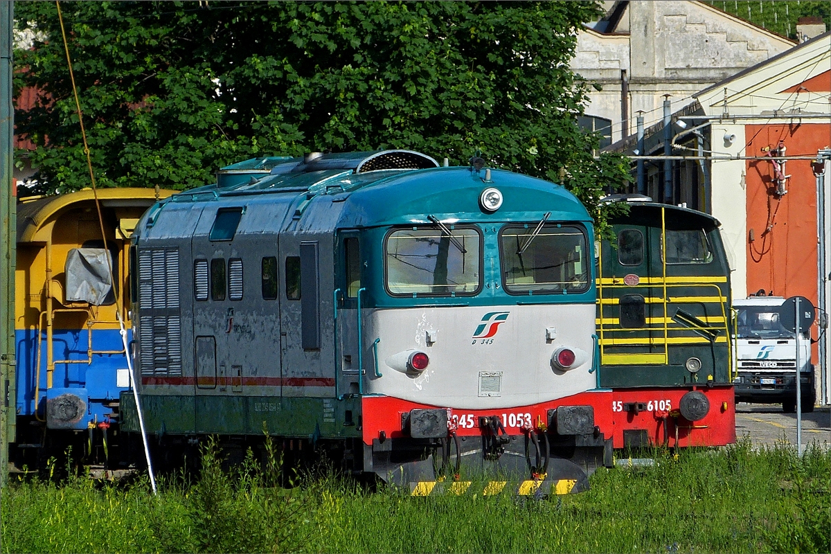 Diesel Lok D 345 1053 steht etwas im Abseits in der Abstellung am Bahnhof in Bozen. 15.05.2019 (Hans)