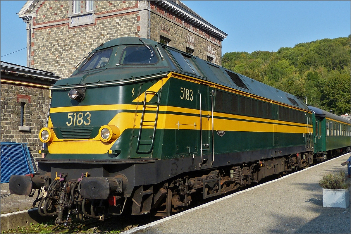 Diesellok 5183 des PFT im Bahnhof von Spontin, wird in Krze mit dem Zug in Richtung Ciney fahren. 19.09.2020