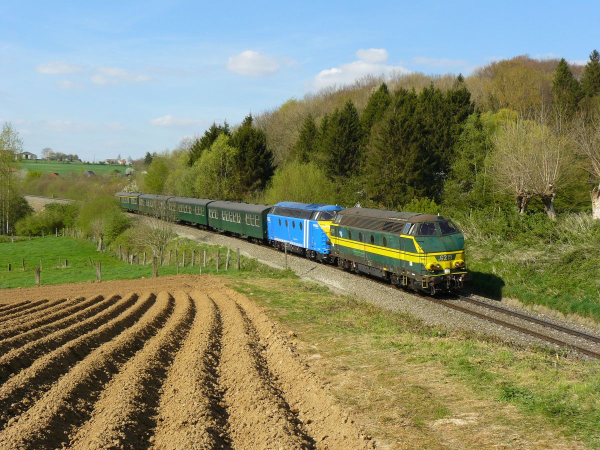 Diesellok 6219 und 6253 mit M2 Wagen. Louise-Marie 05-04-2014.

Diesellocomotieven 6219 en 6253 met M2 rijtuigen gefotografeerd tijdens rondrit van de TSP. Louise-Marie 05-04-2014.

4.