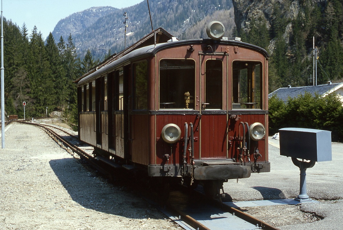 Dieser ltere Steuerwagen der MC war im Mai 1980 in Le Chatelard-Frontiere abgestellt