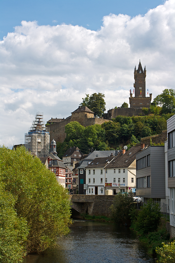 
Dillenburg am 23.08.2014. oben thront der Wilhelmsturm und fließt die Dill.