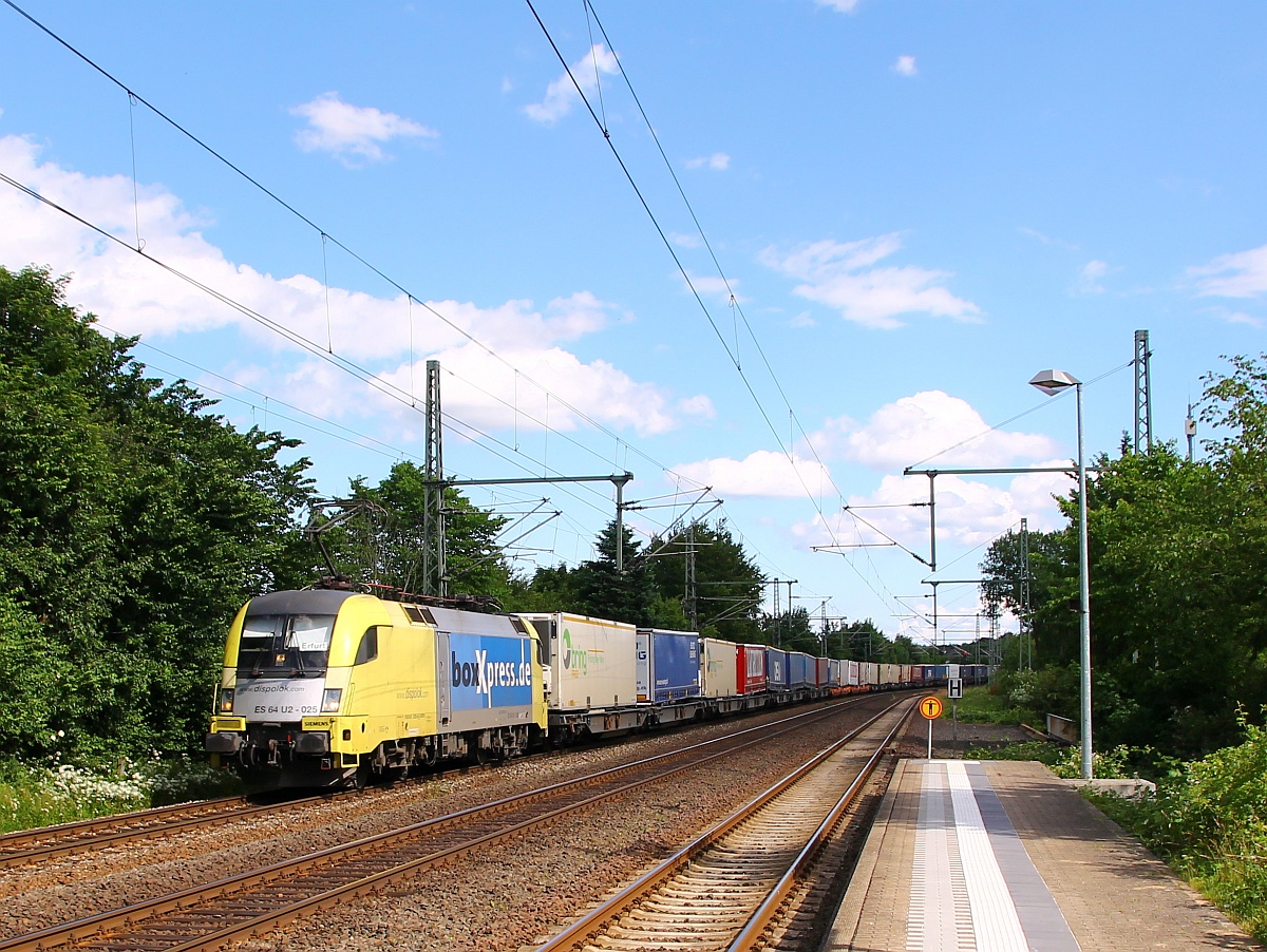 DISPO/boXxpress 182 525-6/ES64U2-025 konnte ich gestern Abend Dank Vormeldung aus Rendsburg in Schleswig mit dem  Lauritzen -KLV festhalten. 14.06.2014