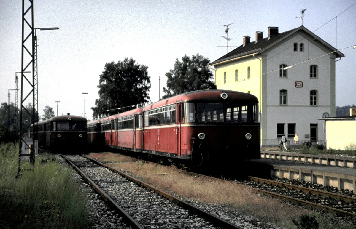 Diverse 798 mit Beiwagen in Krumbach im Juni 1992.