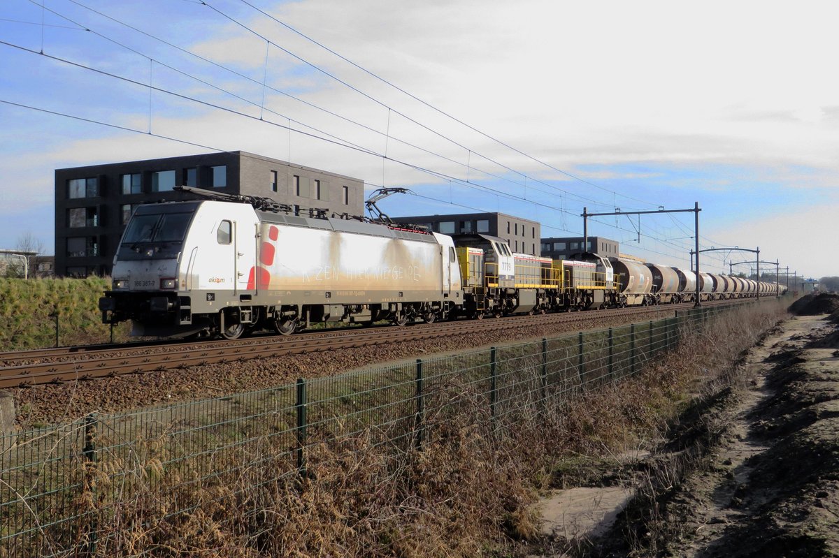 Dolimezug mit Akiem 186 387 durchfahrt am 21 Februar 2021 Tilburg-Reeshof.