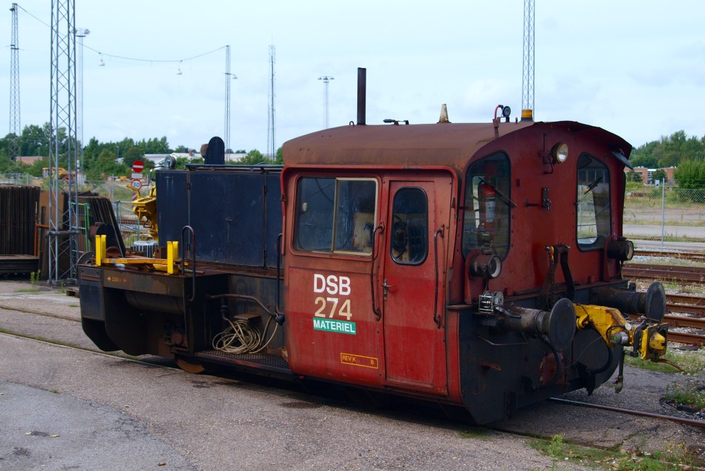 DSB Materiel KöF II 274 steht abgestellt im IC 3/IC 4 Werk in Aarhus. 22.08.2010