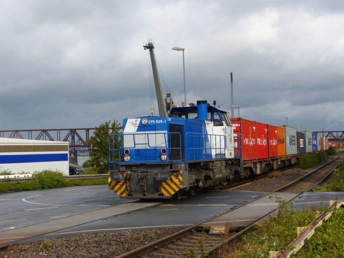 Duisport Rail Diesellok 275 635-1 Bahnbergang Dachsstrasse, Duisburg 14-09-2017.

Duisport Rail dieselloc 275 635-1 overweg Dachsstrasse, Duisburg 14-09-2017.