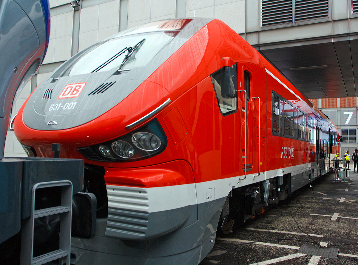 
Durch die GAMA etwas verdeckt, der Dieseltriebwagen PESA LINK DB 631-001 (95 80 0631 001-4 D-DB ABpd) ein Vorserienfahrzeug das auf der InnoTrans 2014 in Berlin (26.09.2014) vorgestellt wurde.