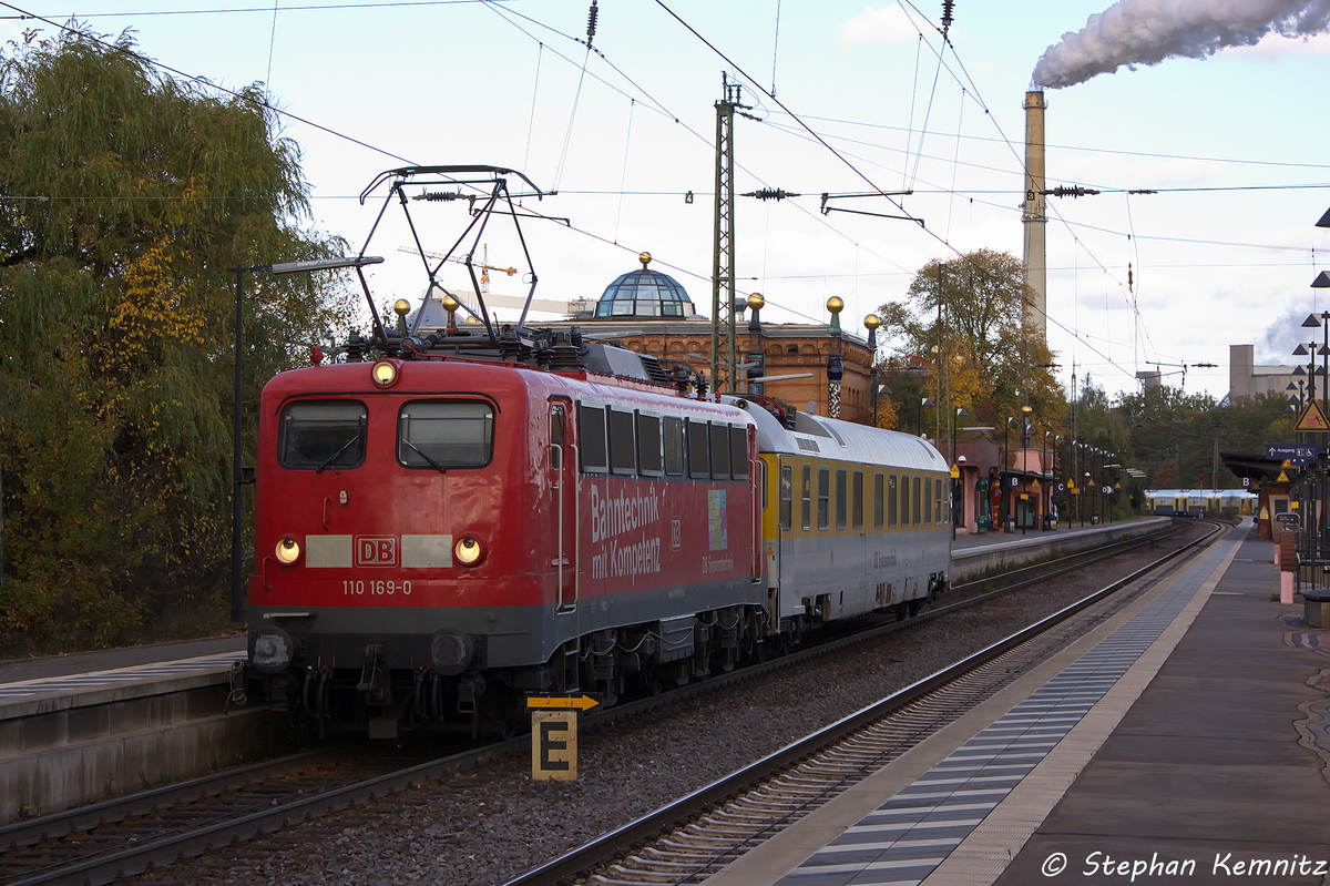 Durch die versp�tet Abfahrt des metronom (ME 82831) nach G�ttingen musste die 110 169-0 der DB Systemtechnik GmbH in Uelzen kurz auf Weiterfahrt warten. Dann setzte sie ihre Fahrt in Richtung Celle weiter. 18.10.2013