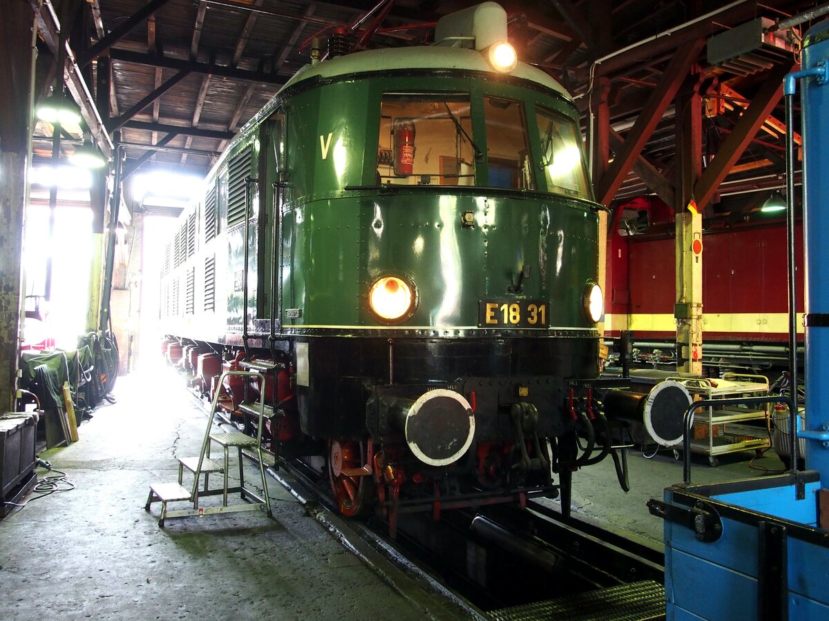 E 18 31 im Eisenbahnmuseum Halle am 20.07.2019.