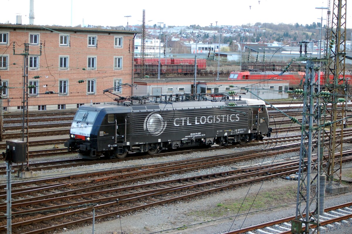 E 189 207 (ES 64 F4 207) in Ulm am 30.03.2010.