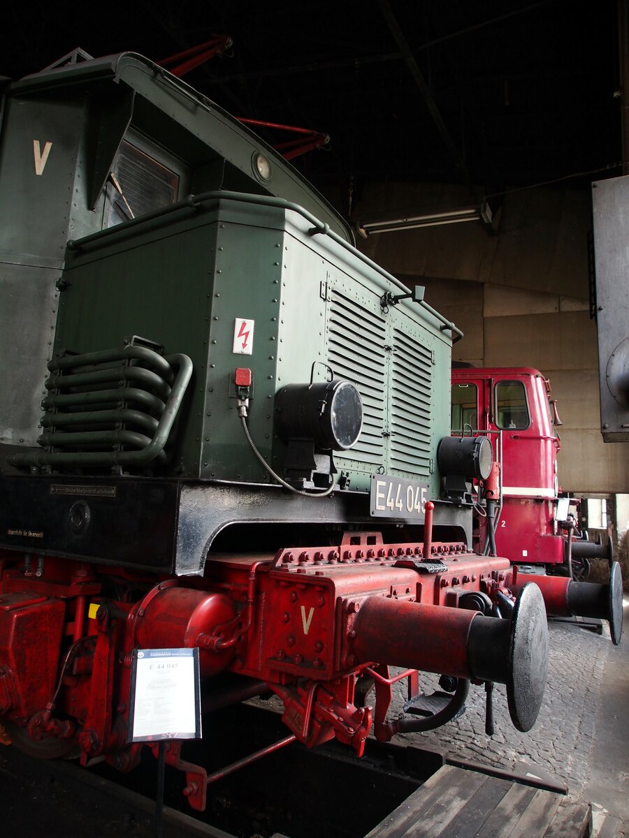 E 44 045 im Sächsischen Eisenbahnmuseum in Chemntz am 19.04.2017.