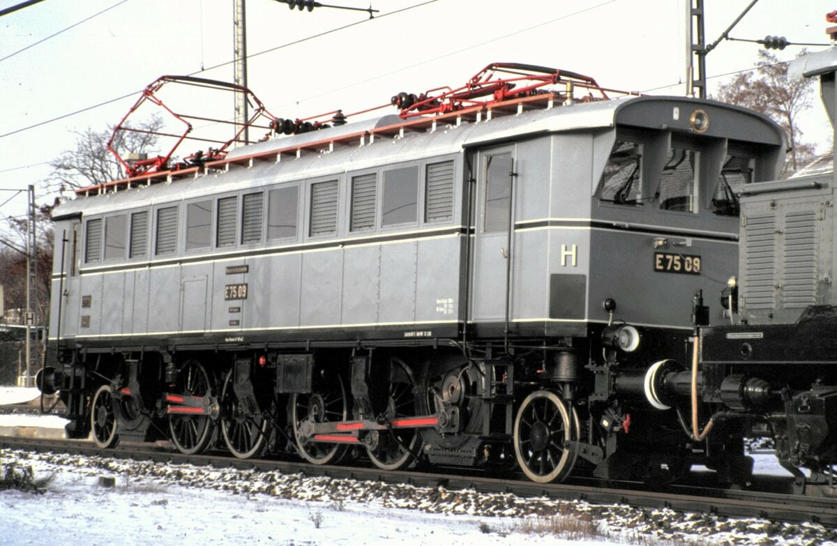 E 75 09 in Ulm-Söflingen am 04.01.1987.