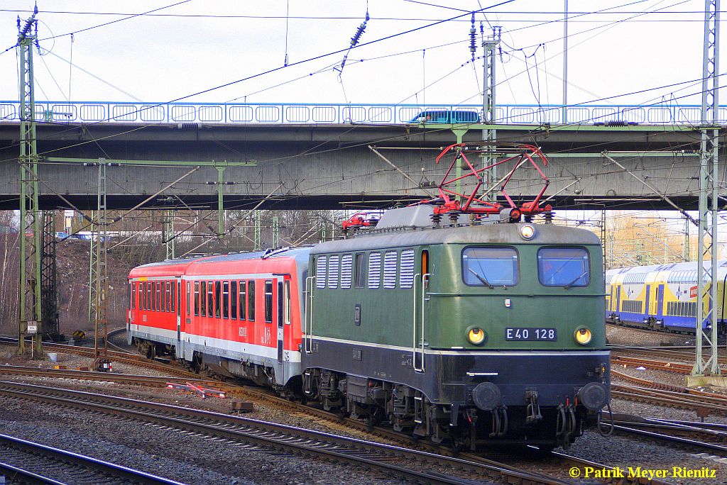 E40 128 mit 628 201 aus Kiel kommend kurz vor dem Bahnhof Hamburg-Harburg zurt Fahrt in den Bbf. Hamburg-Harburg -> 11.03.2015