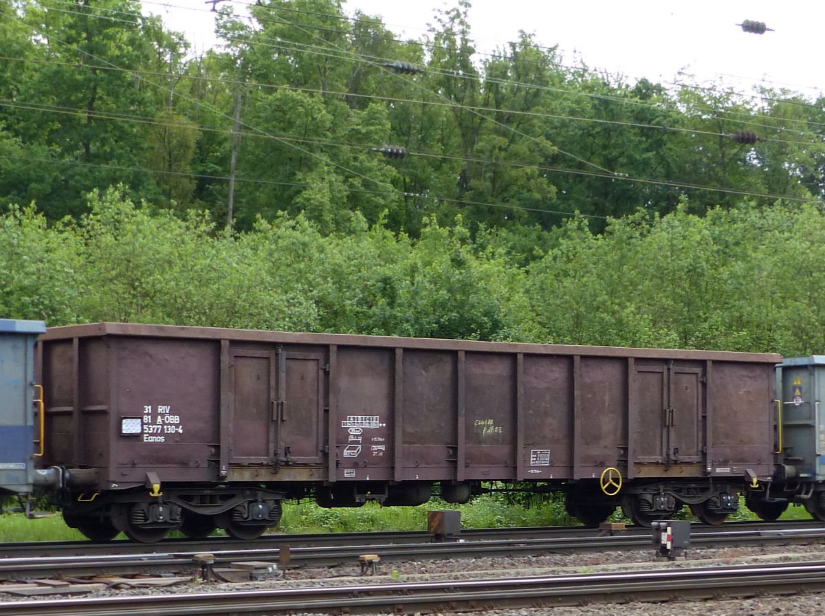 Eanos offener Drehgestell-Wagen der BB mit Nummer 31 TEN-RIV 81 A-BB 5377 130-4 Rangierbahnhof Gremberg, Kln, Deutschland 20-05-2016.

Eanos vierassige hoge bakwagen van de BB met nummer 31 TEN-RIV 81 A-BB 5377 130-4 rangeerstation Gremberg, Keulen, Duitsland 20-05-2016.
