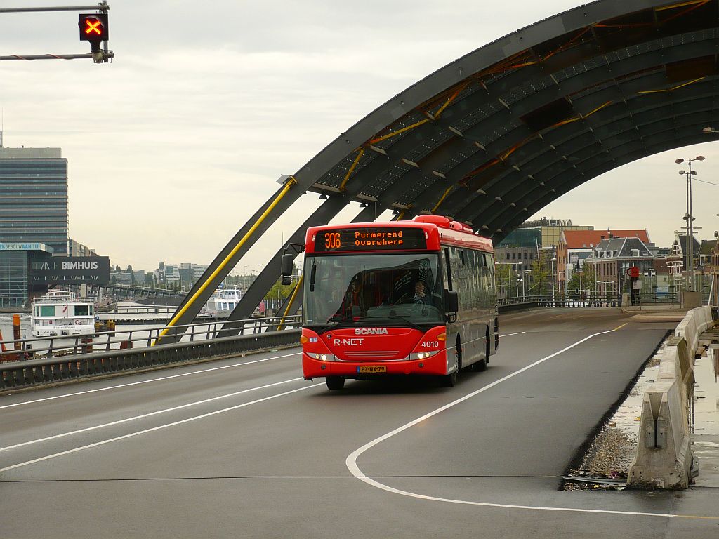 EBS R-net Bus 4010 Scania Omnilink Baujahr 2011. Amsterdam Centraal Station 18-09-2013.

EBS R-net bus 4010 Scania Omnilink in dienst sinds december 2011. Amsterdam Centraal Station busstation IJ-zijde 18-09-2013.