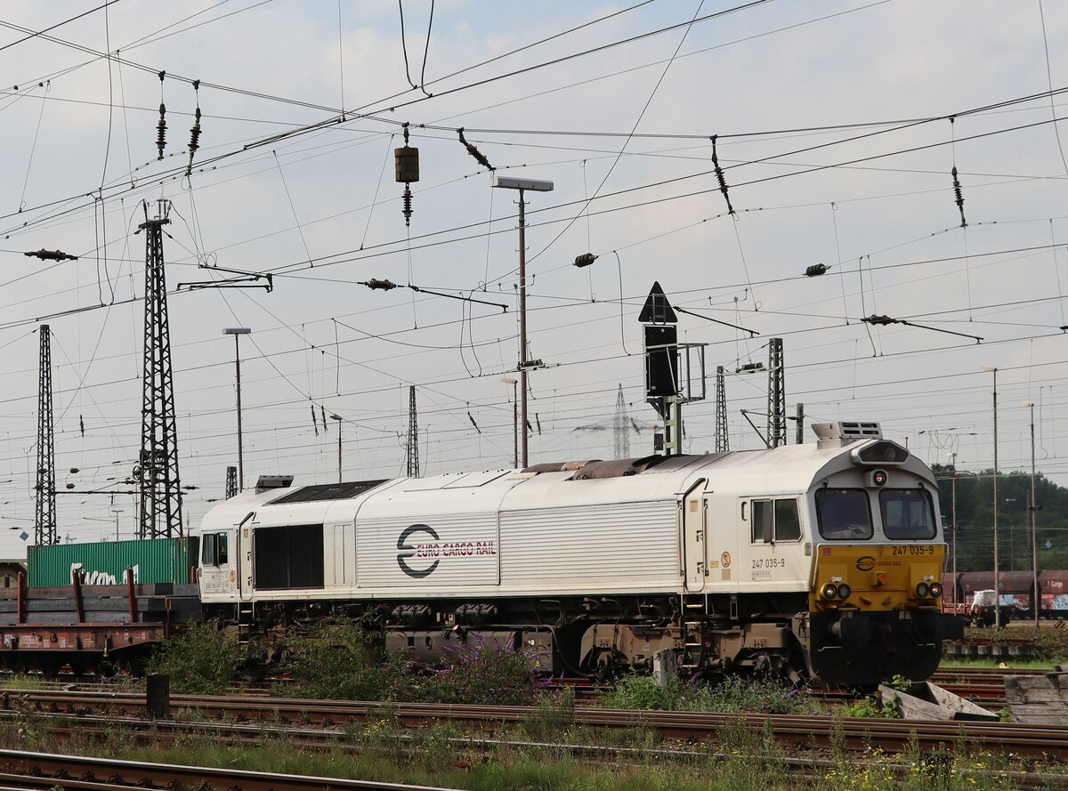 ECR (Euro Cargo Rail) Diesellokomotive 247 035-9 G�terbahnhof Oberhausen West 02-09-2021.

ECR (Euro Cargo Rail) diesellocomotief 247 035-9 goederenstation Oberhausen West 02-09-2021.
