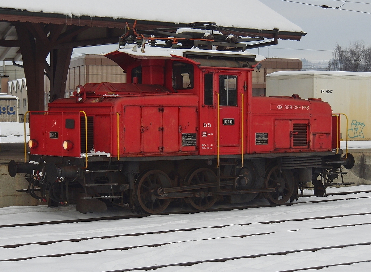 Ee 3/3 16401 am 27.12.2010 in Gossau.