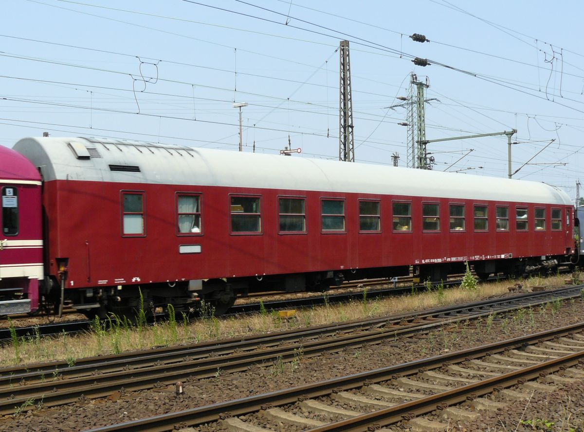 EETC (Euro Express Treincharter) WL Schalfwagen Bauart MU mit Nummer 61 84 06-70 616-7. Oberhausen West, Deutschland 03-07-2015.

EETC (Euro Express Treincharter) WL slaaprijtuig type MU met nummer 61 84 06-70 616-7. Oberhausen West, Duitsland 03-07-2015.