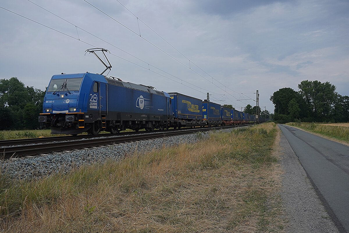 EGP hat ex-DB Cargo 185 303 erworben und dieser Neuling zieht bei D�lmen der LKW Walterzug am 16 Juli 2026.
