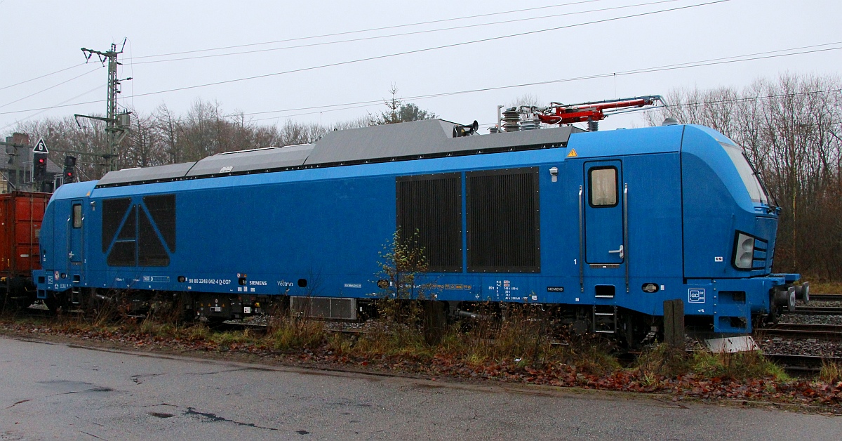 EGP's neuste DualMode Lokomotive 90 80 2248 042-4 D-EGP, REV/MMAL/20.12.22, Jübek Ladestrasse 25.12.2022