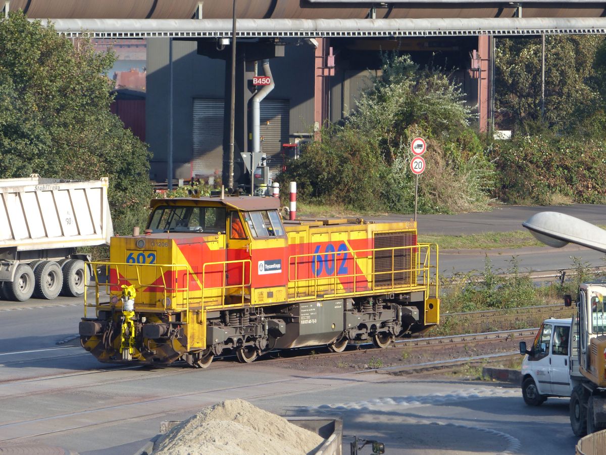 EH Diesellok 602. Thyssen Krupp, Alsumerstrasse, Duisburg 22-09-2016.

EH dieselloc 602. Thyssen Krupp, Alsumerstrasse, Duisburg 22-09-2016.