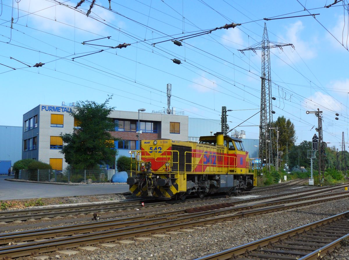 EH (Eisenbahn und Hfen Duisburg) Diesellok 542. MAK G1206. Oberhausen West 12-09-2014.

EH (Eisenbahn und Hfen Duisburg) dieselloc 542. MAK G1206. Oberhausen West 12-09-2014.