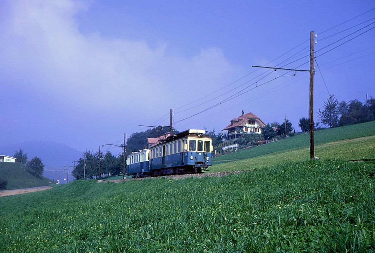 Ehemalige Vereinigte Bern-Worb-Bahnen VBW, Bern Kornhausplatz - Bolligen - Worb-Linie: VBW Zug mit Triebwagen 35 und Steuerwagen BDt3 80 in Vechigen, 24.September 1969 