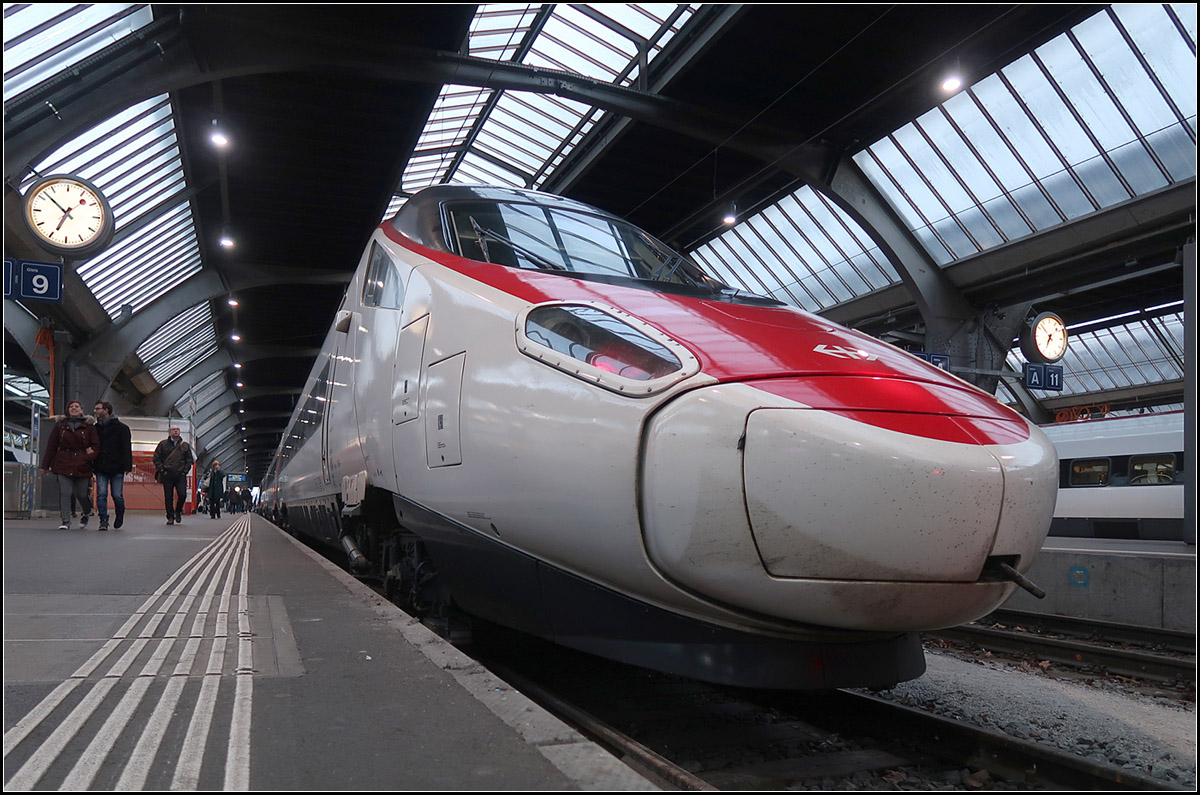 Eigenwillig -

... die lange Schnauze diese Zuges.

13.03.2019