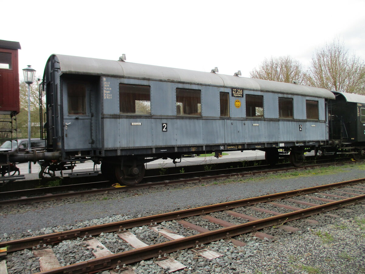 Ein Bi,am 26.April 2023,bei der Museumsbahn,in Fladungen.